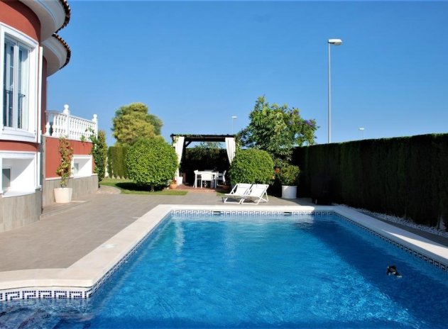 Resale - Villa * - Rojales * - Centro de la Ciudad Quesada