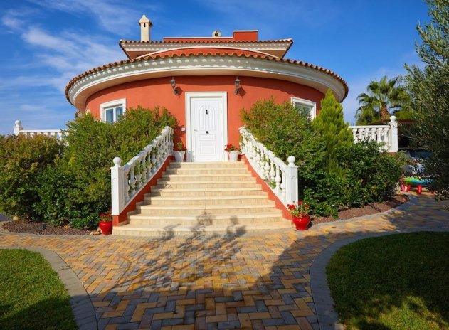 Resale - Villa * - Rojales * - Centro de la Ciudad Quesada