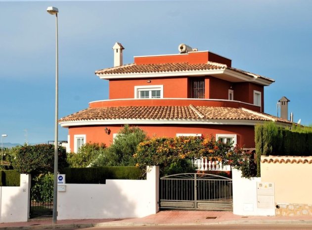 Resale - Villa * - Rojales * - Centro de la Ciudad Quesada