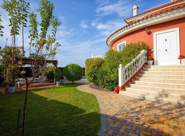 Resale - Villa * - Rojales * - Centro de la Ciudad Quesada