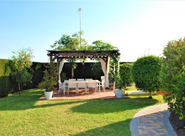 Resale - Villa * - Rojales * - Centro de la Ciudad Quesada