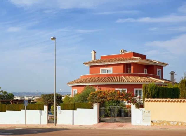 Resale - Villa * - Rojales * - Centro de la Ciudad Quesada