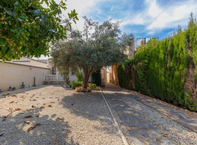 Resale - Villa * - Torrevieja * - El chaparral *