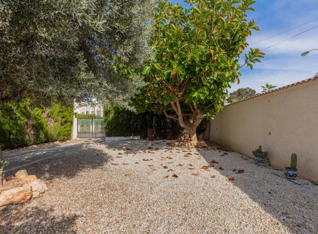 Resale - Villa * - Torrevieja * - El chaparral *