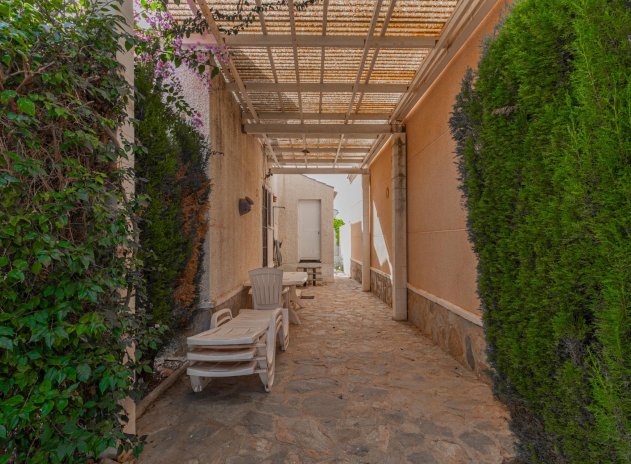 Resale - Villa * - Torrevieja * - El chaparral *