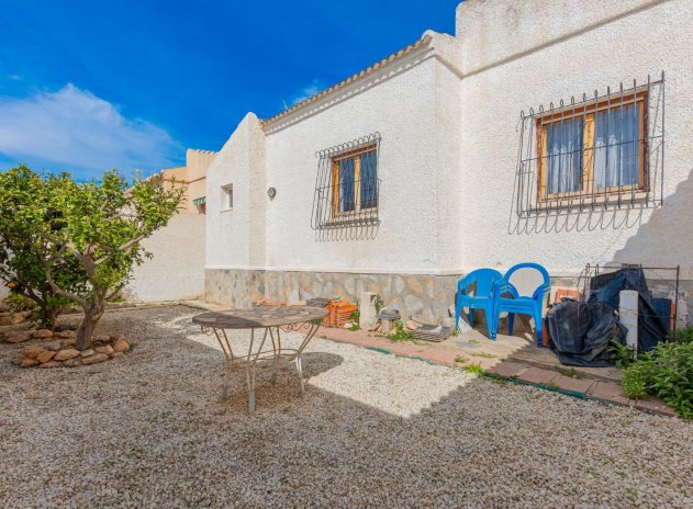 Resale - Villa * - Torrevieja * - El chaparral *