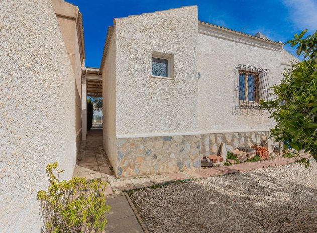 Resale - Villa * - Torrevieja * - El chaparral *