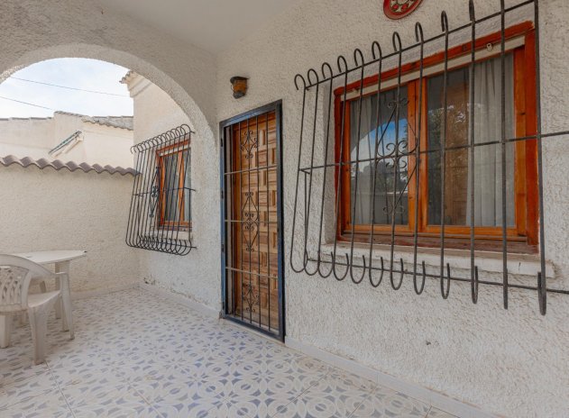 Resale - Villa * - Torrevieja * - El chaparral *