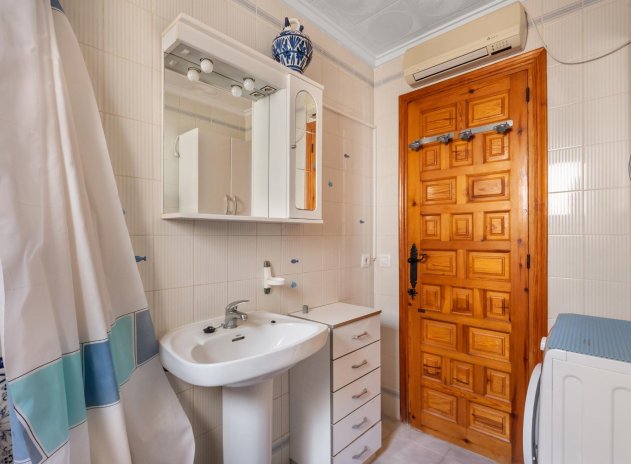 Resale - Villa * - Torrevieja * - El chaparral *