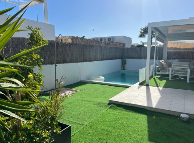 Herverkoop - Villa - Lomas de Cabo Roig