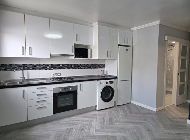 Reventa - Casa adosada - La Torreta - Torrevieja