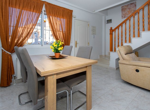 Resale - Villa * - Rojales *