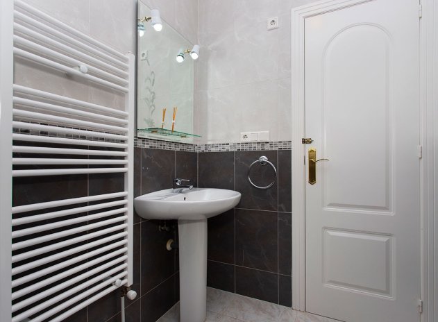 Resale - Villa * - Rojales *