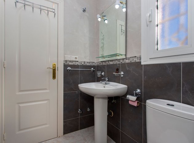 Resale - Villa * - Rojales *