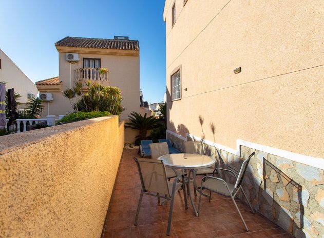 Resale - Villa * - Rojales *