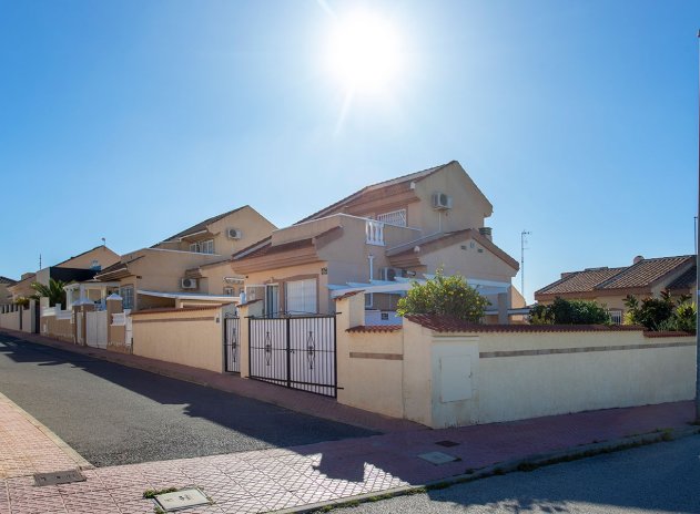 Resale - Villa * - Rojales *