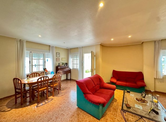 Resale - Villa * - Torrevieja * - Los Balcones *