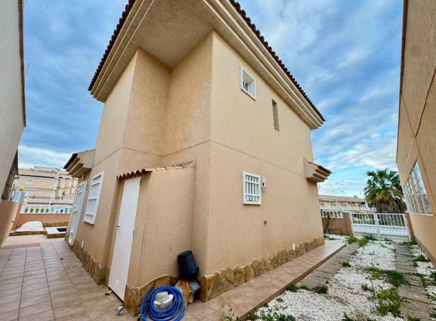 Resale - Villa * - Torrevieja * - Los Balcones *
