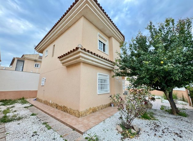 Resale - Villa * - Torrevieja * - Los Balcones *