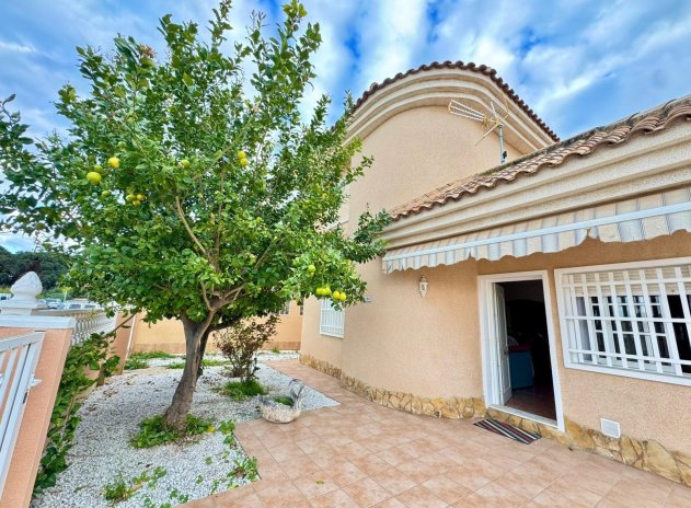 Resale - Villa * - Torrevieja * - Los Balcones *