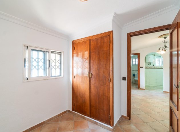 Resale - Villa * - Torrevieja * - Los Altos *