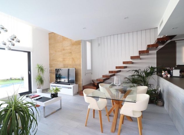 Resale - Villa * - Orihuela Costa * - Lomas de Cabo Roig *