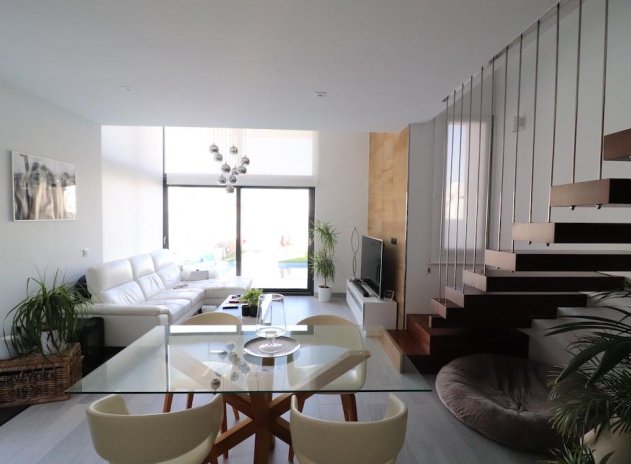 Resale - Villa * - Orihuela Costa * - Lomas de Cabo Roig *