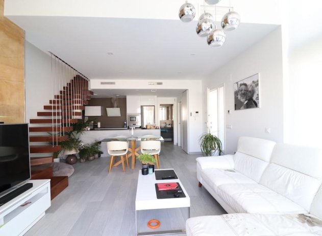 Resale - Villa * - Orihuela Costa * - Lomas de Cabo Roig *