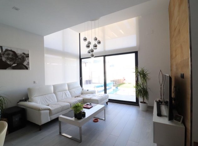 Resale - Villa * - Orihuela Costa * - Lomas de Cabo Roig *