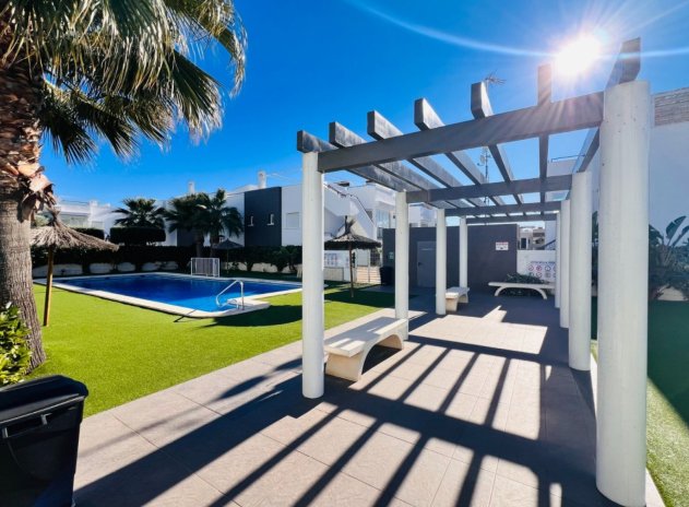 Resale - Apartment / Flat * - Torrevieja * - Aguas Nuevas *