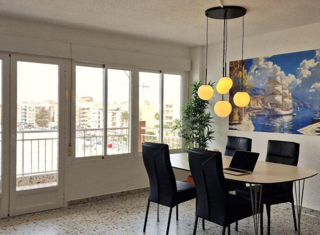 Resale - Apartment / Flat * - Torrevieja *