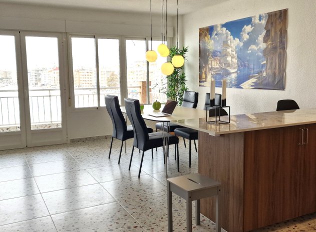 Resale - Apartment / Flat * - Torrevieja *