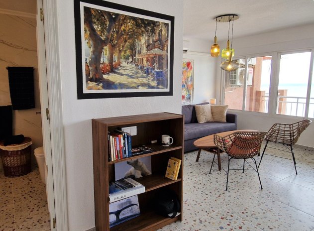 Resale - Apartment / Flat * - Torrevieja *