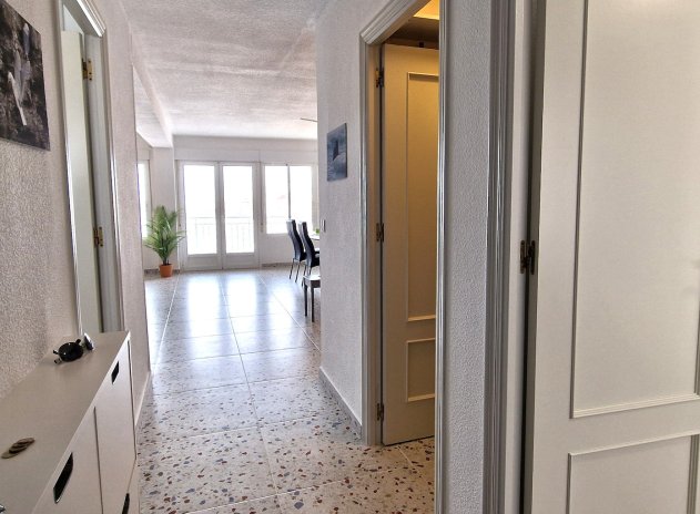 Resale - Apartment / Flat * - Torrevieja *