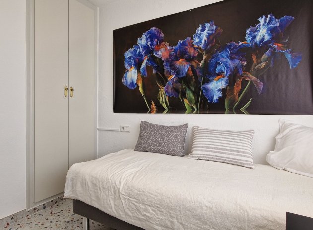 Resale - Apartment / Flat * - Torrevieja *