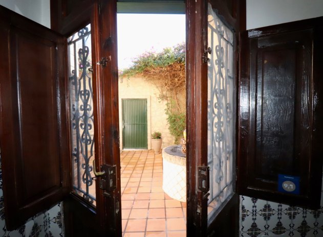 Resale - Finca / Country Property *  - Rojales * - Heredades