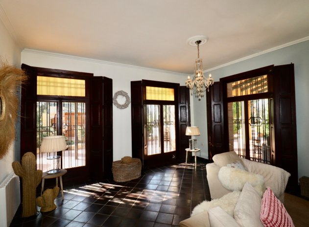 Resale - Finca / Country Property *  - Rojales * - Heredades