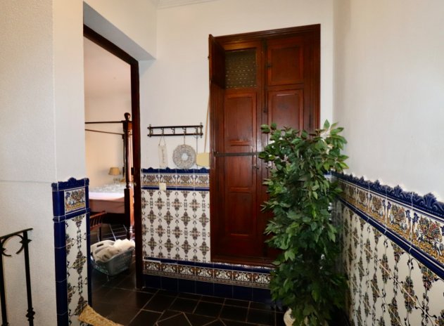 Resale - Finca / Country Property *  - Rojales * - Heredades