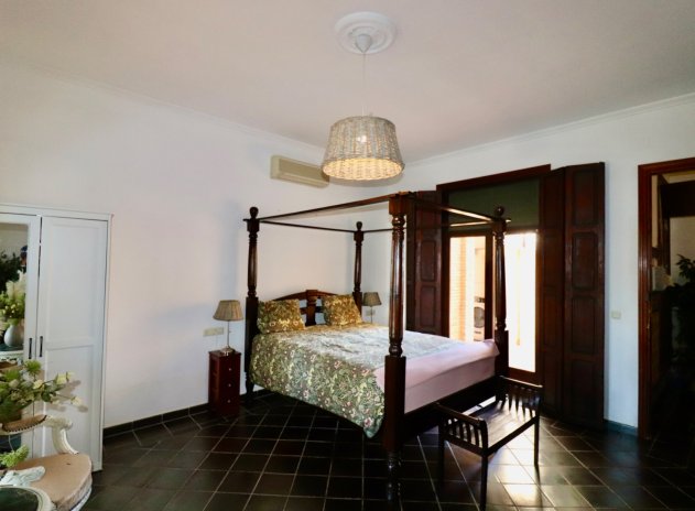 Resale - Finca / Country Property *  - Rojales * - Heredades