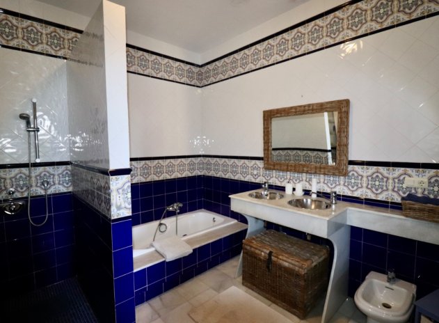 Resale - Finca / Country Property *  - Rojales * - Heredades