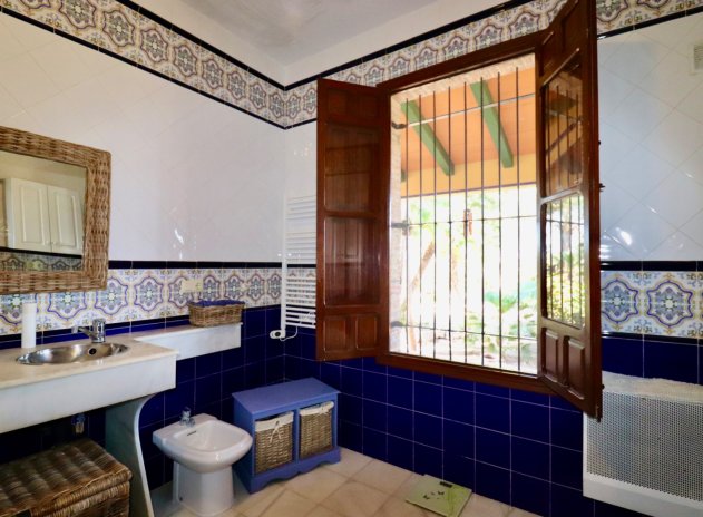 Resale - Finca / Country Property *  - Rojales * - Heredades