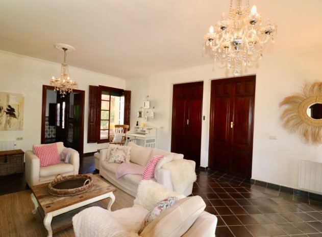 Resale - Finca / Country Property *  - Rojales * - Heredades