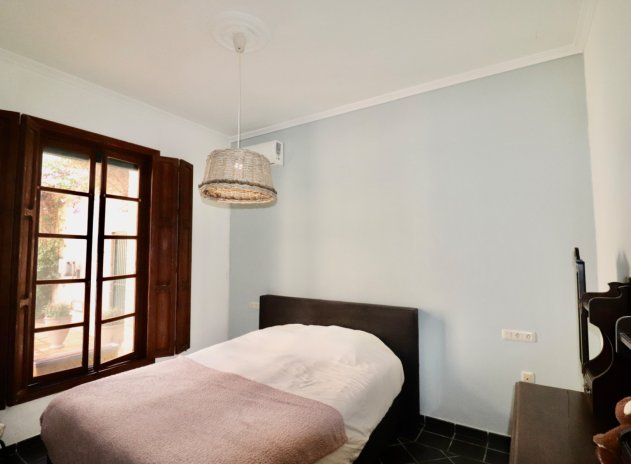 Resale - Finca / Country Property *  - Rojales * - Heredades