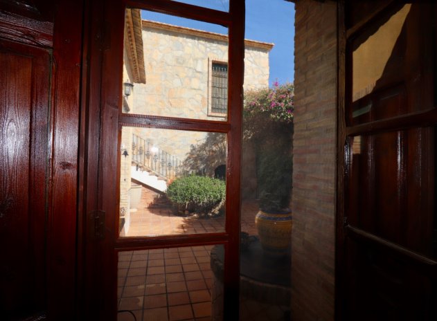 Resale - Finca / Country Property *  - Rojales * - Heredades