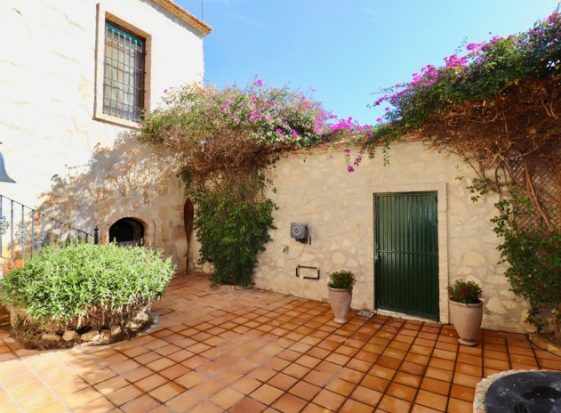 Resale - Finca / Country Property *  - Rojales * - Heredades