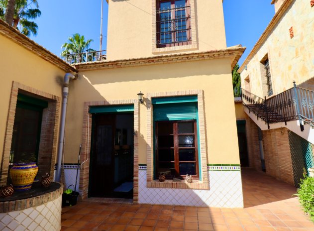 Resale - Finca / Country Property *  - Rojales * - Heredades