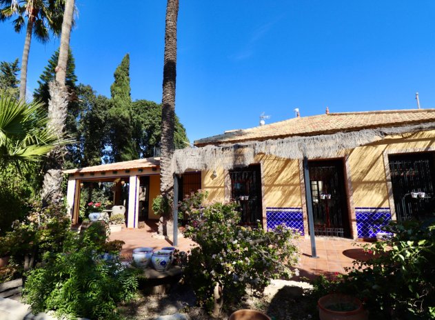 Resale - Finca / Country Property *  - Rojales * - Heredades