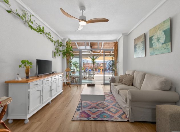 Resale - Apartment / Flat * - Torrevieja *