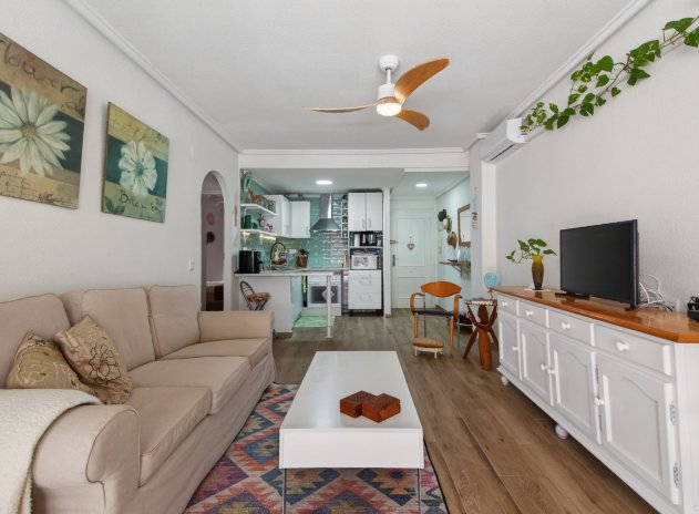 Resale - Apartment / Flat * - Torrevieja *