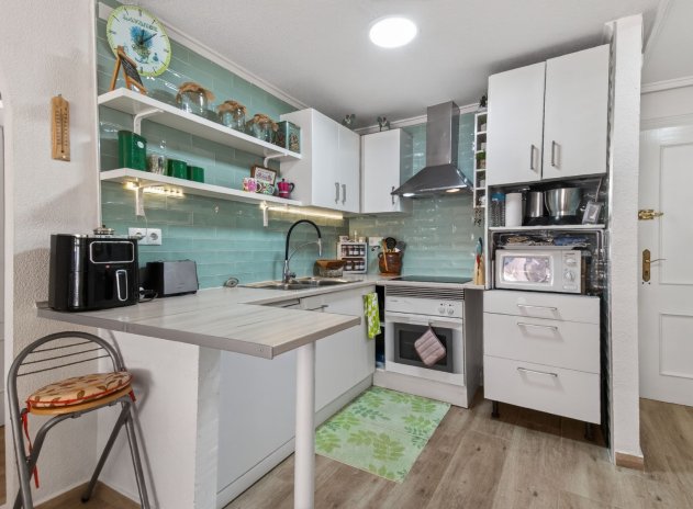 Resale - Apartment / Flat * - Torrevieja *